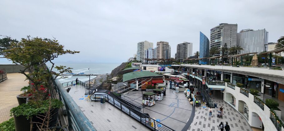 Para quem gosta de compras, o Shopping Larcoma é parada obrigatória