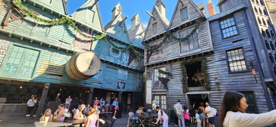 Diagon Alley, no Universal Studios, recebeu decoração natalina