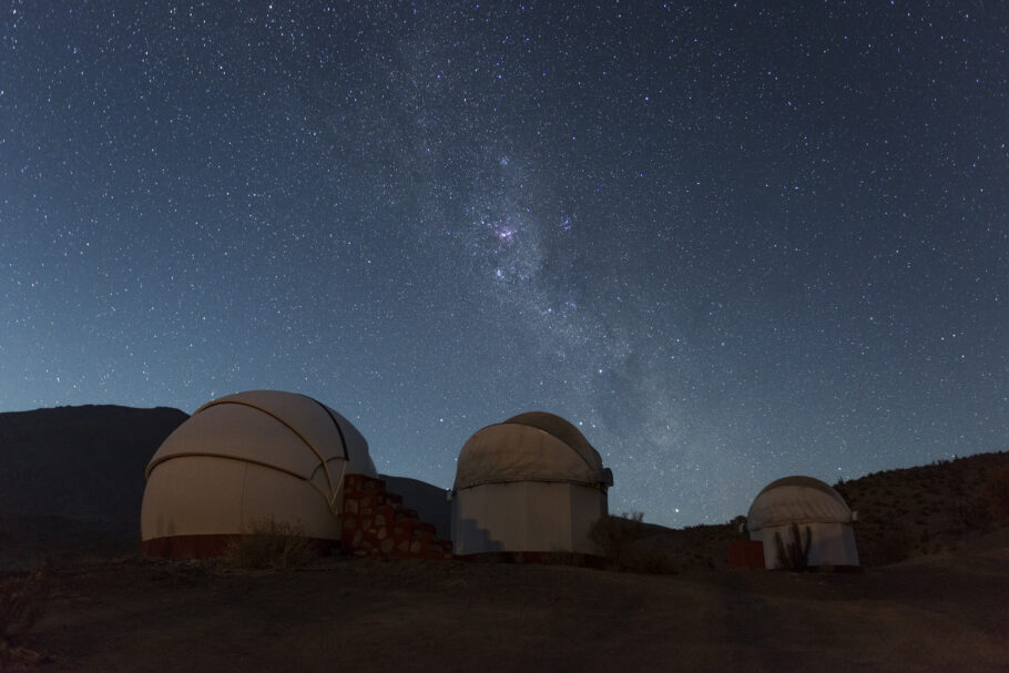 Observatório sob o um manto de estrelas