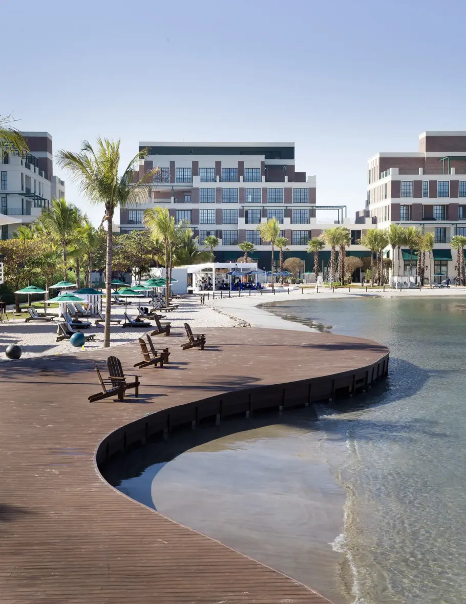 O hotel tem ao todo 57 quartos, divididos em oito categorias