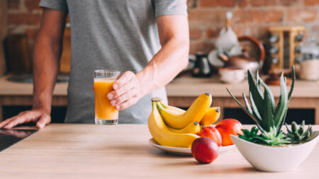 Inúmeros alimentos podem ajudar a combater os males provocados pela hipertensão. Confira a lista