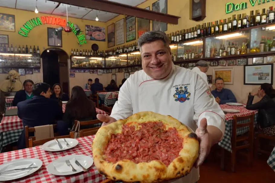 O chef Fábio Donato é mestre pizzaiolo e proprietário da Castelões Cantina e Pizzaria