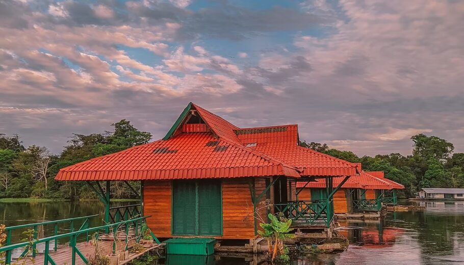 O Uakari Lodge é um projeto sem fins lucrativos, administrado por meio de uma gestão compartilhada