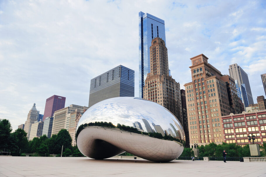 A famosa obre Cloud Gate, no Millennium Park, em Chicago