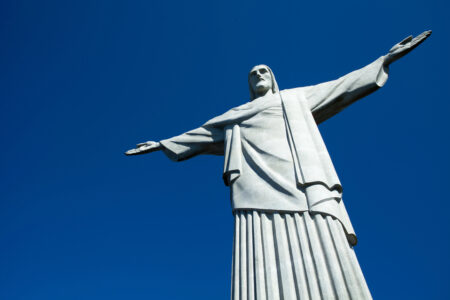 Quando foi construído, o Cristo Redentor custou 2.500 contos de réis, o que hoje equivale a cerca de R$9,5 milhões.