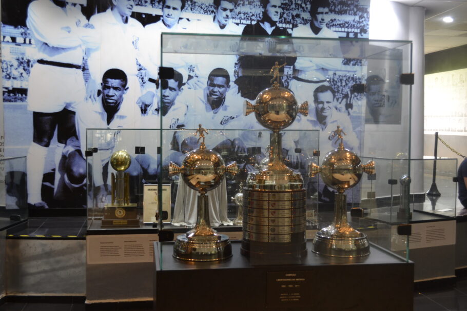 Memorial do Santos tem mais de 600 troféus