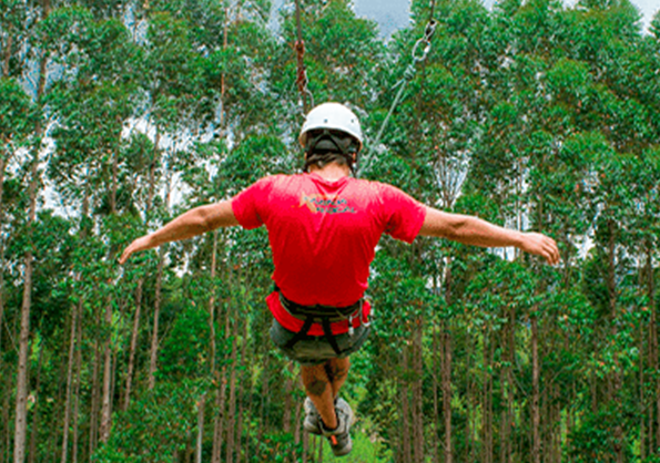 Tirolesa na Fazenda Radical, em Monte Verde (MG)