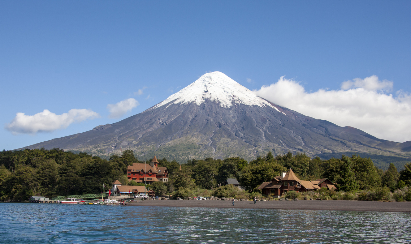 A cratera fumegante do Vulcão Villarrica, um desafio para os amantes de escalada