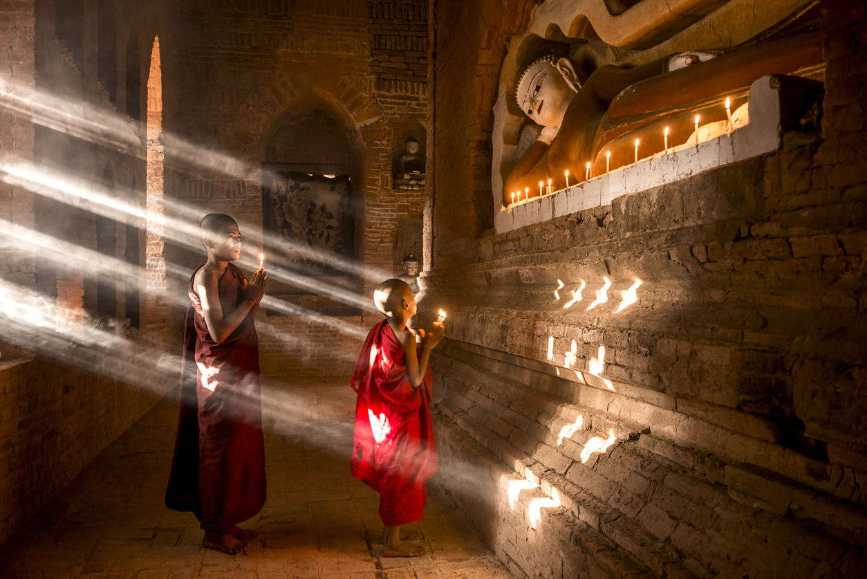 A mágica vista de Bagan, onde templos antigos se erguem contra o horizonte dourado