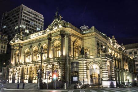 Inaugurado em 1911, o Theatro Municipal de São Paulo foi projetado pelo escritório Ramos de Azevedo.