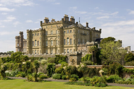 Localizado em Carrick, na Escócia, o Castelo de Culzean foi cenário do filme O Homem de Palha, de 1973.