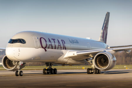 Em terceiro lugar está o voo que vai do Aeroporto de Auckland (Nova Zelândia) ao Aeroporto de Hamad, em Doha (Catar).