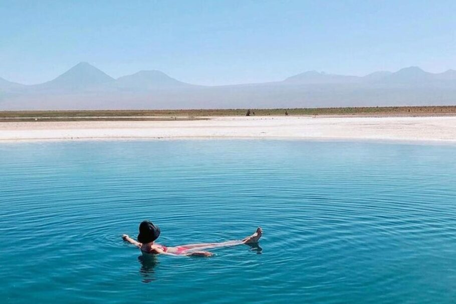 Laguna Cejar é conhecida por suas águas hipersalinas