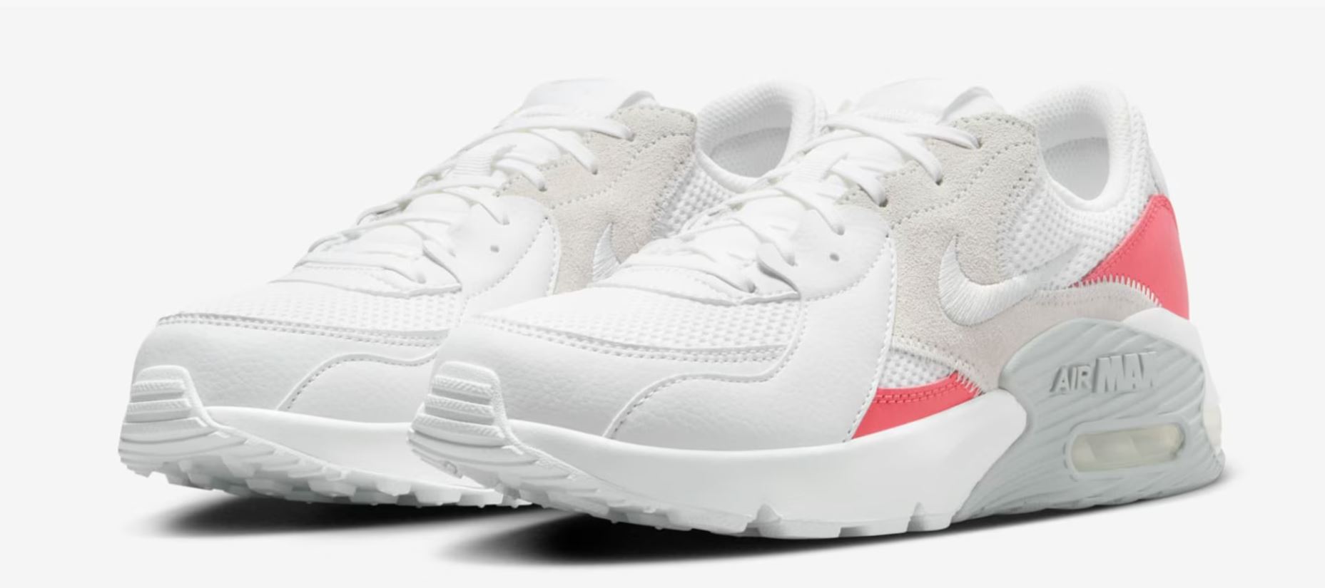 O Nike Air Max Excee sai por R$391,99