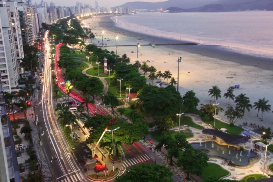 Vista da bela orla da praia de Santos