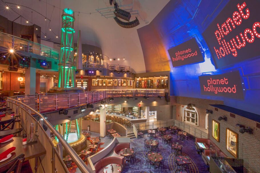 Interior do Planet Hollywood, localizado no Disney Springs