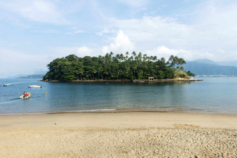 Praia das Pedras Miúdas, na Ilha das Cabras, em Ilhabela