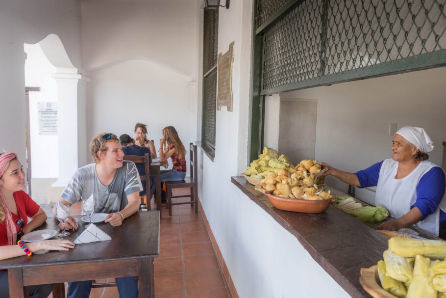 Os famosos "tamales", iguarias de carne enroladas em palha de milho