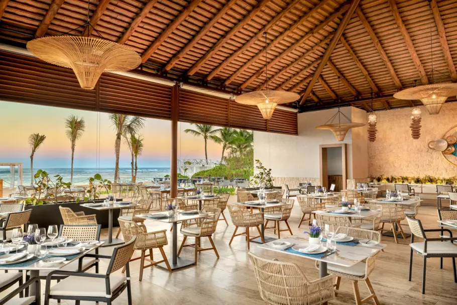 O belo restaurante Oceana, especializado em frutos do mar e peixes