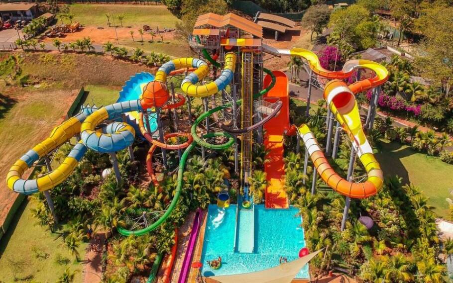 Em primeiro lugar na lista de melhores parques aquáticos da América Latina está o Thermas dos Laranjais.