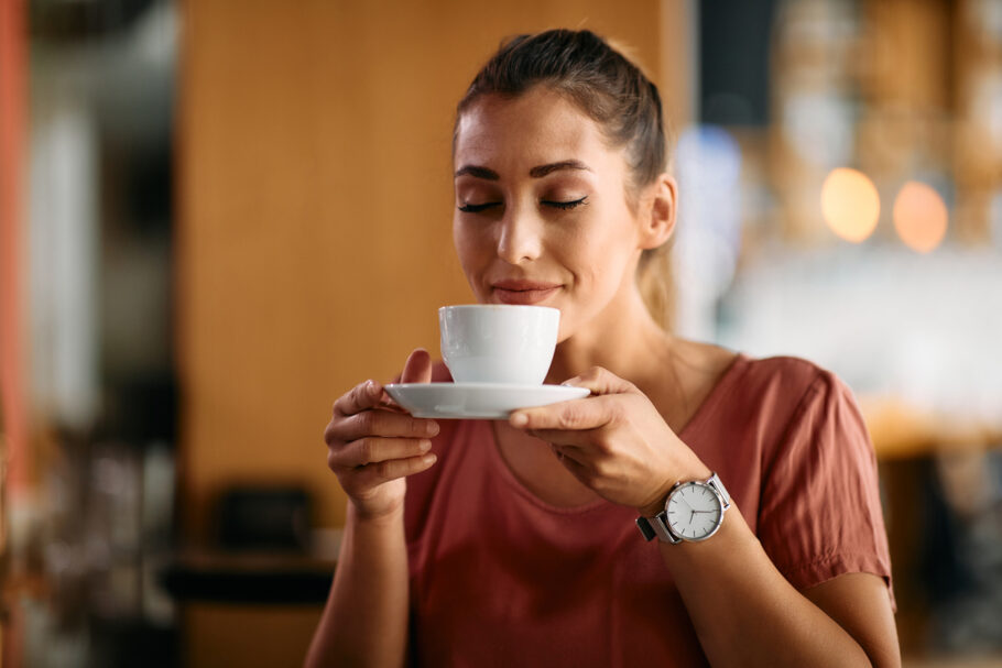 Estudo descobre que tomar café apenas pela manhã parece ser mais saudável