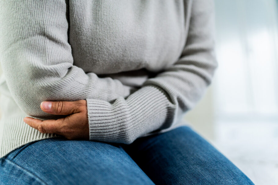 Pesquisadores descobrem possíveis genes que ligam a depressão às cólicas menstruais