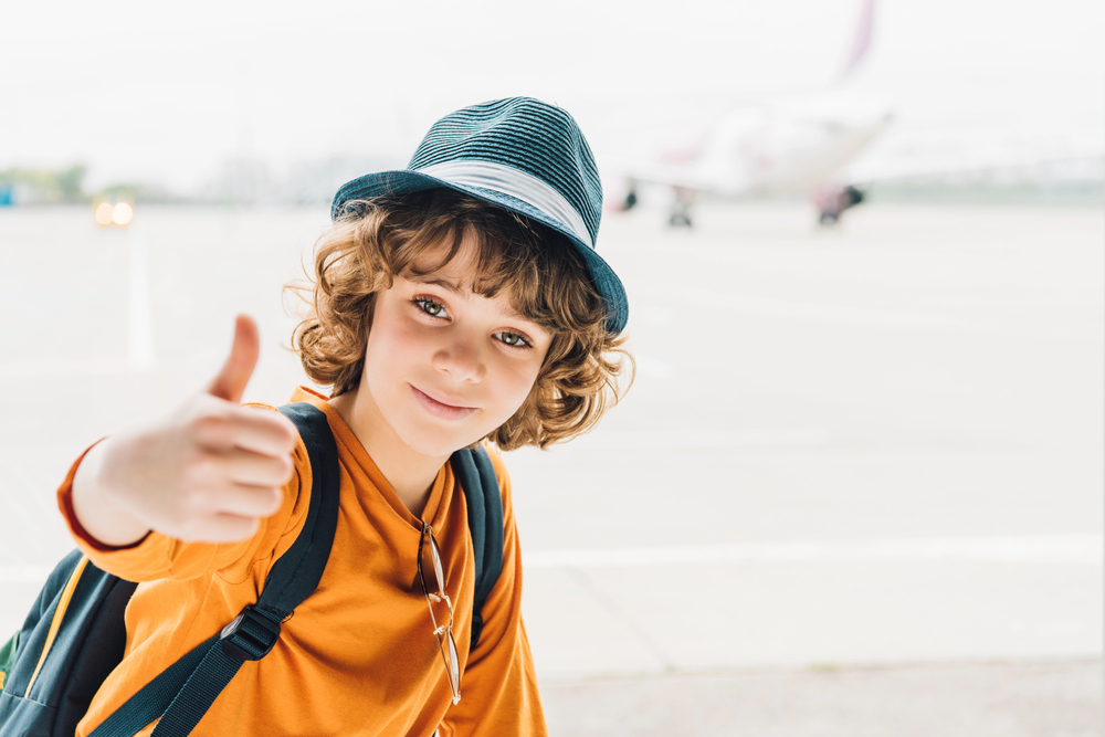 As regras podem variar conforme a companhia aérea e o destino, tornando essencial confirmar os requisitos antes de adquirir as passagens – IgorVetushko/Depositphotos