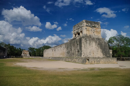 O campo de jogo de bola de Chichén Itzá é um dos maiores da Mesoamérica.