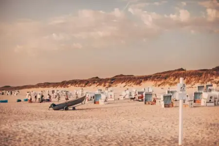 Na lista de praias de nudismo, não poderia faltar uma alemã, país precursor do movimento.