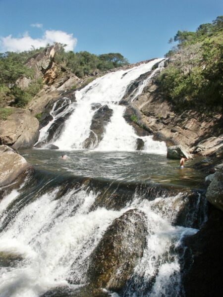 O quarto lugar na lista de maiores cachoeiras do Brasil fica entre Santa Catarina e o Rio Grande do Sul.