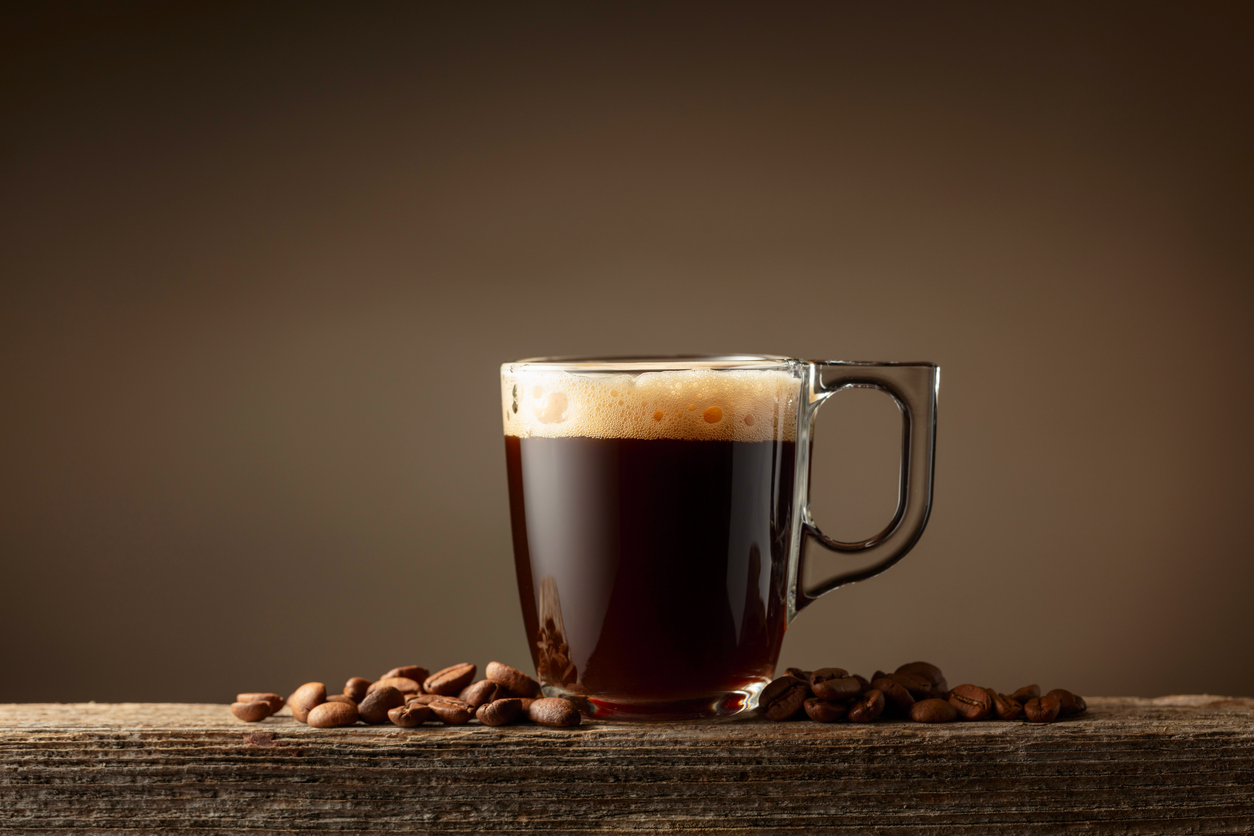 Mais que uma bebida: café com cafeína é apontado como protetor do cérebro contra demências.