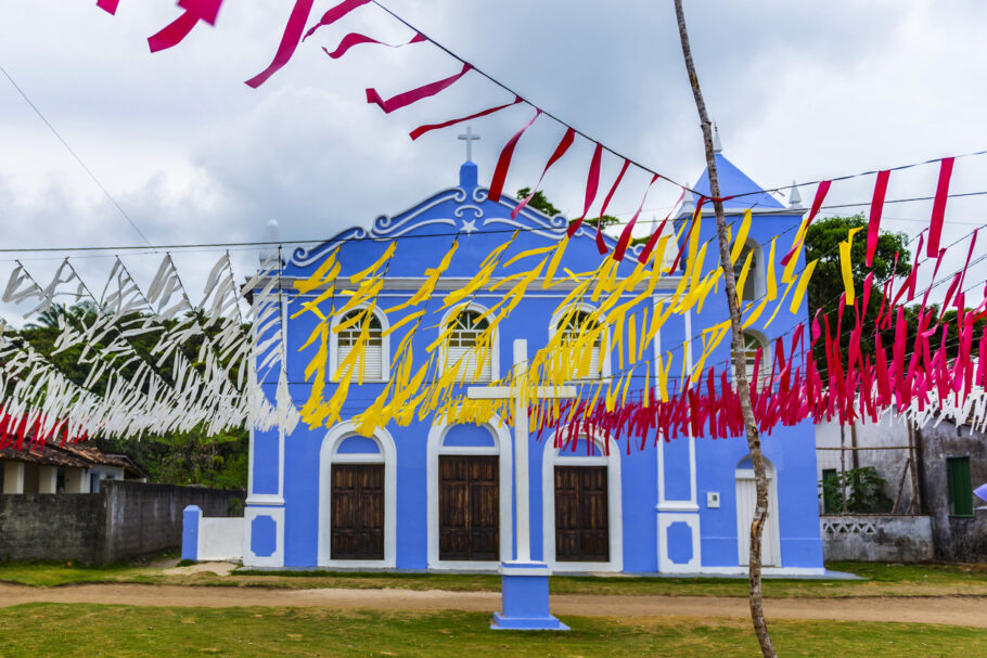 Igreja em vila de pescadores isolada na ilha de Boipeba, na Bahia. A vila era um reduto dos holandeses.