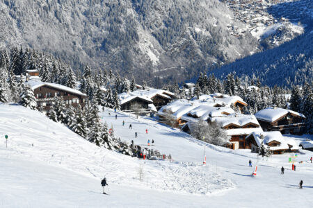 Na França, Courchevel é um dos melhores lugares para esquiar no mundo.