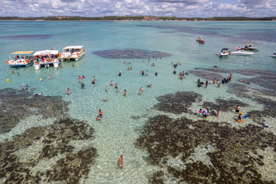 Região é conhecida como “Caribe brasileiro” pela semelhança da cor da água do mar