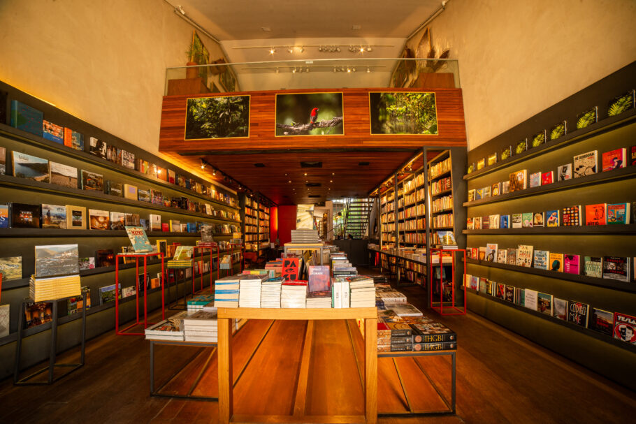 Interior da Livraria das Marés, no Centro Histórico de Paraty