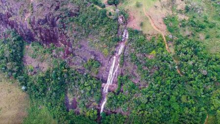 Também no estado da Bahia, localizada no Parque Nacional do Alto Cariri, em Guaratinga, a Cachoeira da Bel possui 280 metros de altura.