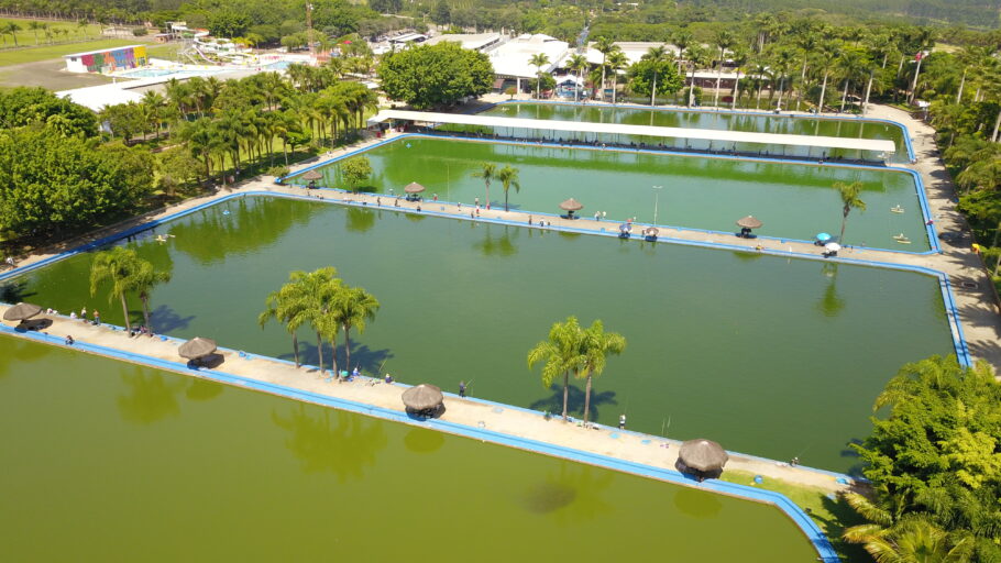 Tanques de pesca esportiva do Parque Maeda, em Itu, no interior de SP