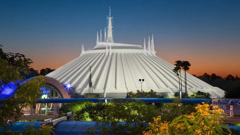 A Space Mountain, montanha-russa icônica da Disney, completa 50 anos