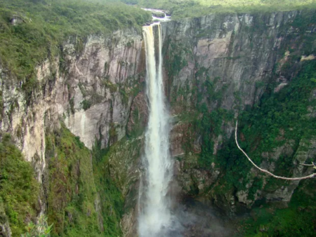 Na lista de maiores cachoeiras do Brasil, o segundo lugar fica com a Cachoeira do El Dorado.