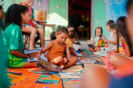 Associação começou com uma biblioteca comunitária em Soure e Alter do Chão, no Pará, em 2001 e hoje está presente em 22 municípios da região amazônica.