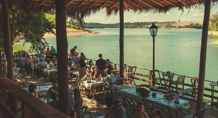 Restaurante às margens da represa Graminha