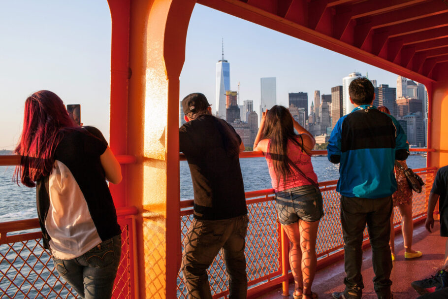 Do ferry gratuito é possível ter uma vista incríveis do skyline de Manhattan