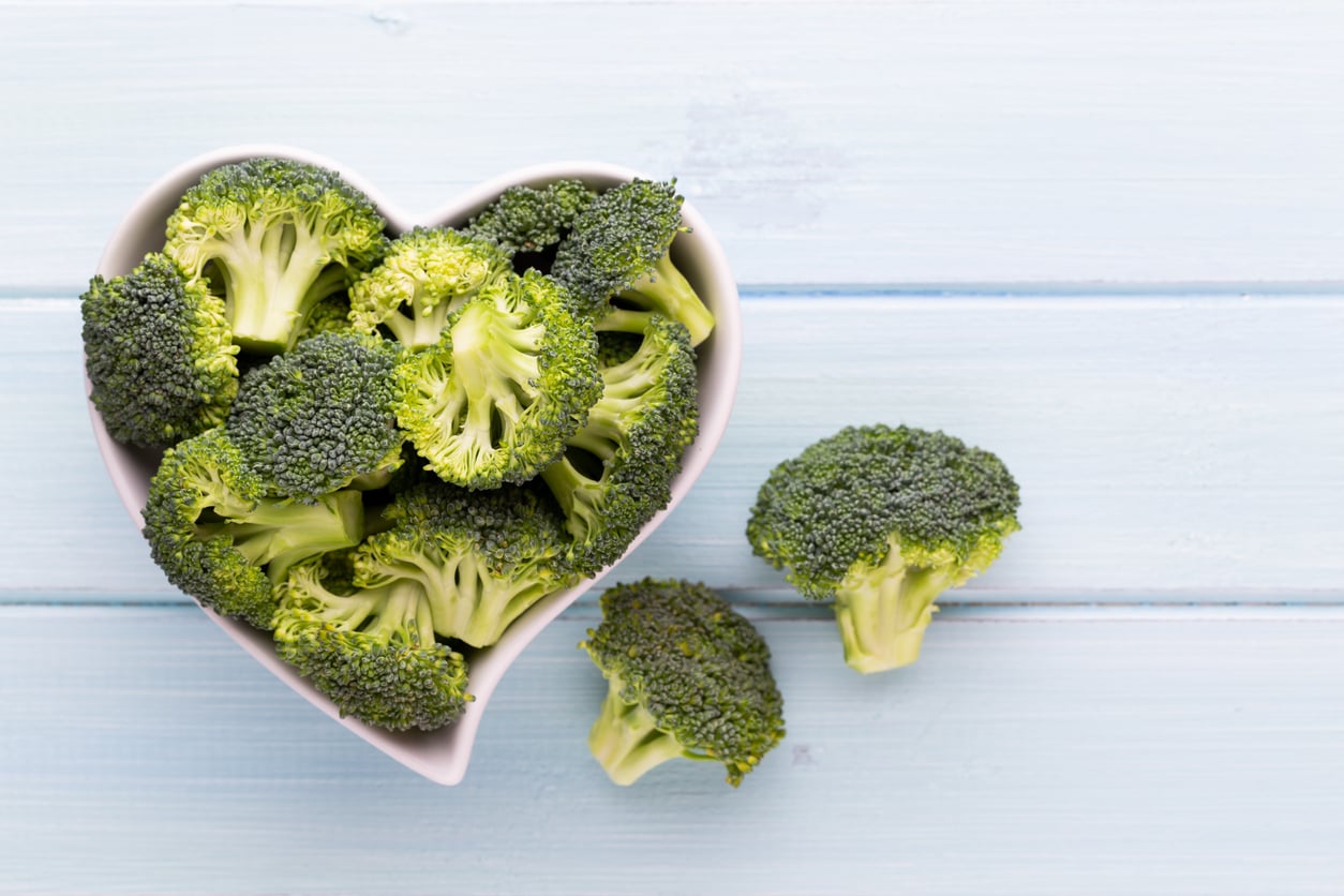 Alimento possui propriedades antioxidantes e anti-inflamatórias que ajudam a combater o crescimento de células cancerígenas – iStock/gitusik