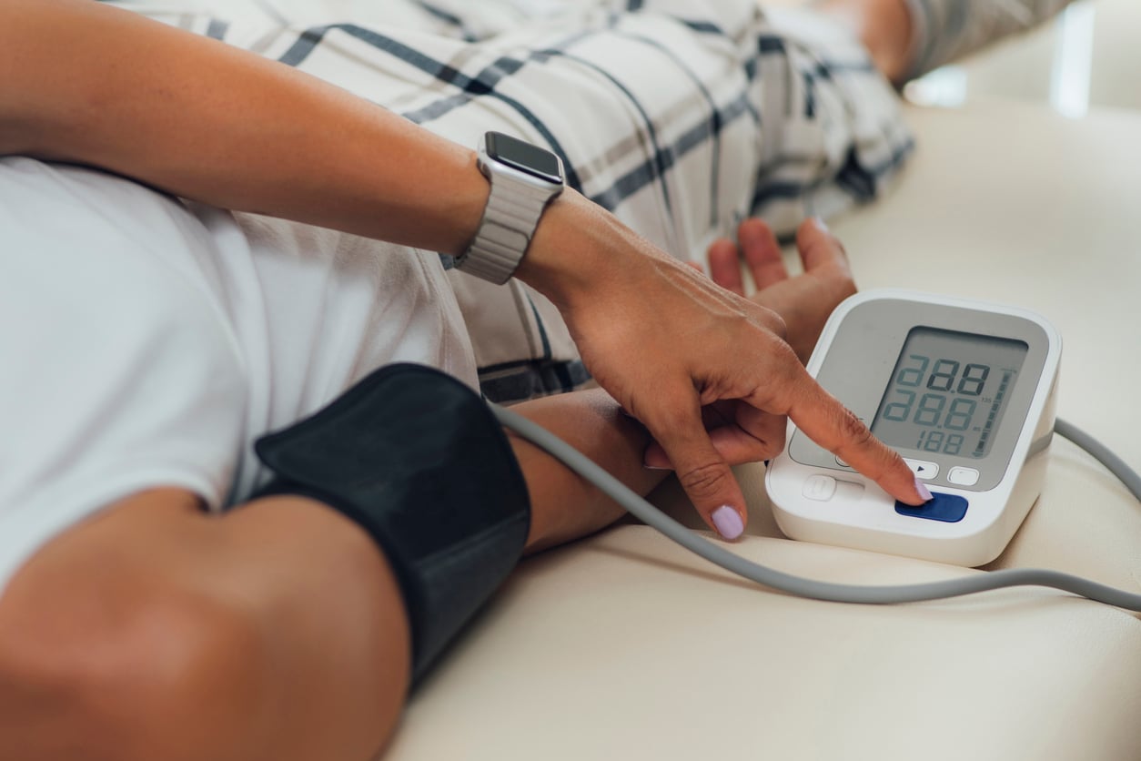 Vitamina que pode baixar a pressão arterial em idosos