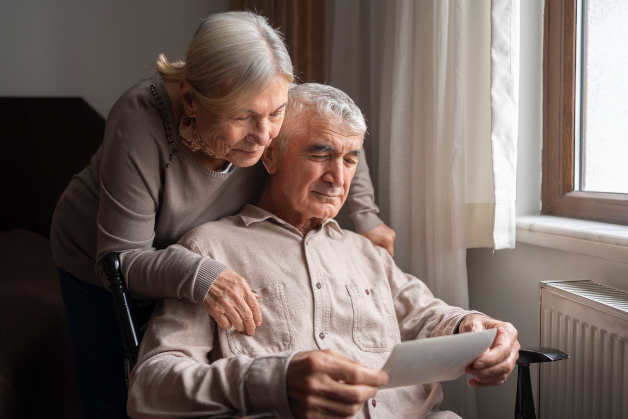 O esquecimento de informações recentes pode ser um dos primeiros sinais do Alzheimer. Atenção aos sintomas!