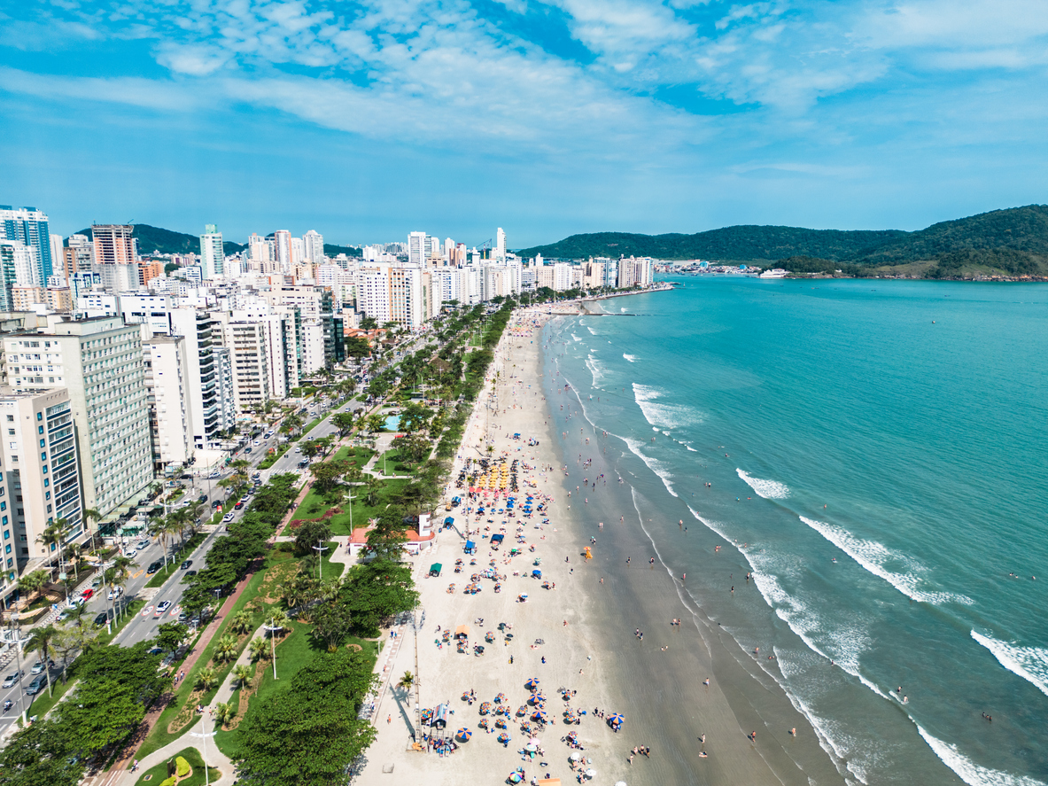 3 praias para fazer um bate e volta em Santos (SP)