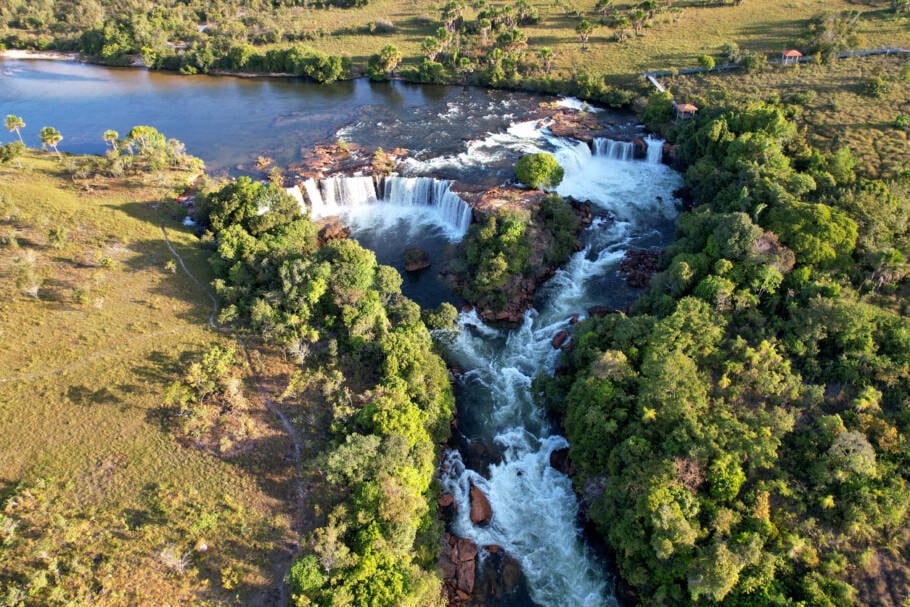 Vista aérea da Cachoeira da Velha, no Jalapão, no Tocantins, Brasil.