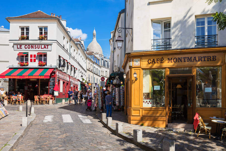 Ruas do charmoso bairro de Montmartre, em Paris