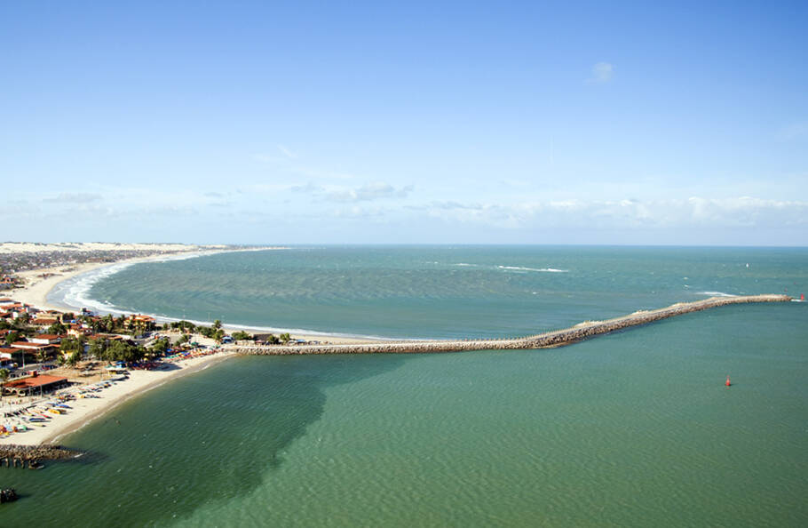 Vista do Mirante da Redinha avançando pelo mar