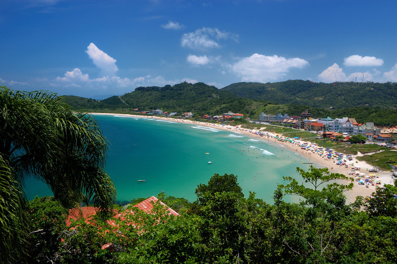 Porto Belo, em Bombinhas (SC), é um dos destinos dos minicruzeiros da MSC no Brasil